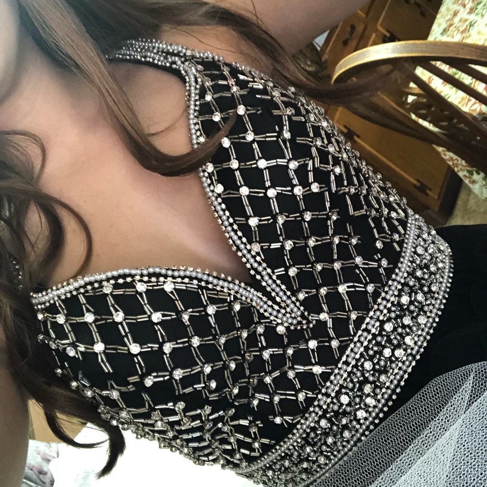 PROM DRESS - Picture 2 of 5